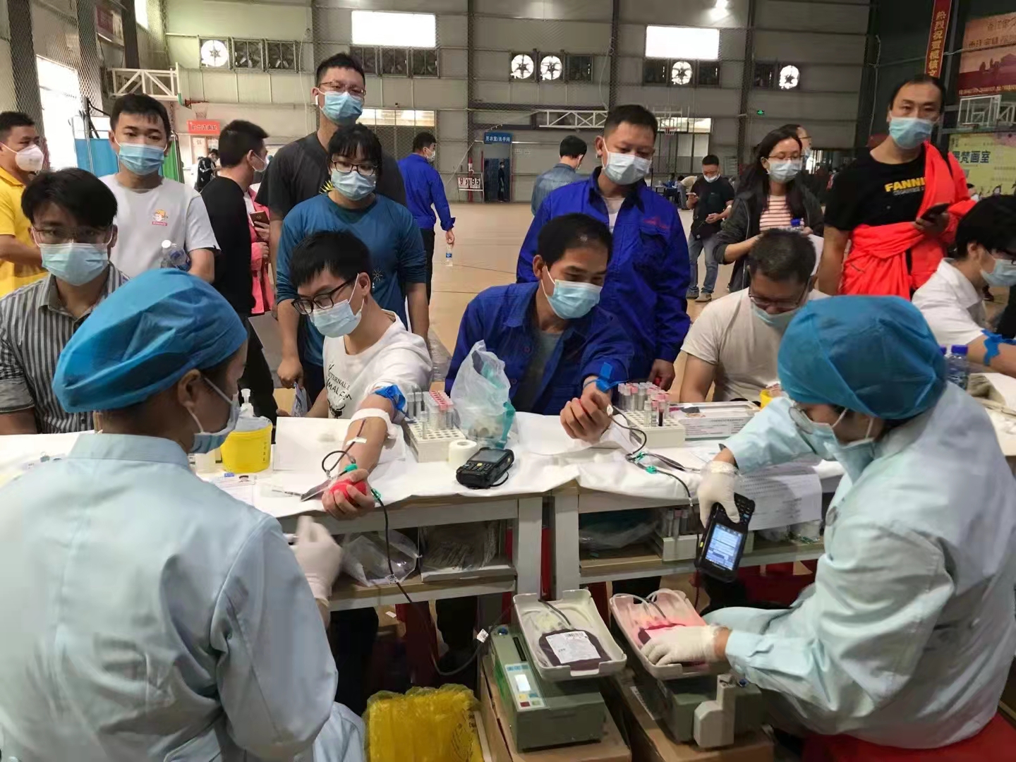 學史力行辦實(shí)事 | 廣州電纜公(gōng)司(sī)組織員工參與無償(cháng)獻血(xuè)活動 學史力(lì)行辦實事 | 廣州電纜公司組織員工參與無償獻血活動(dòng)