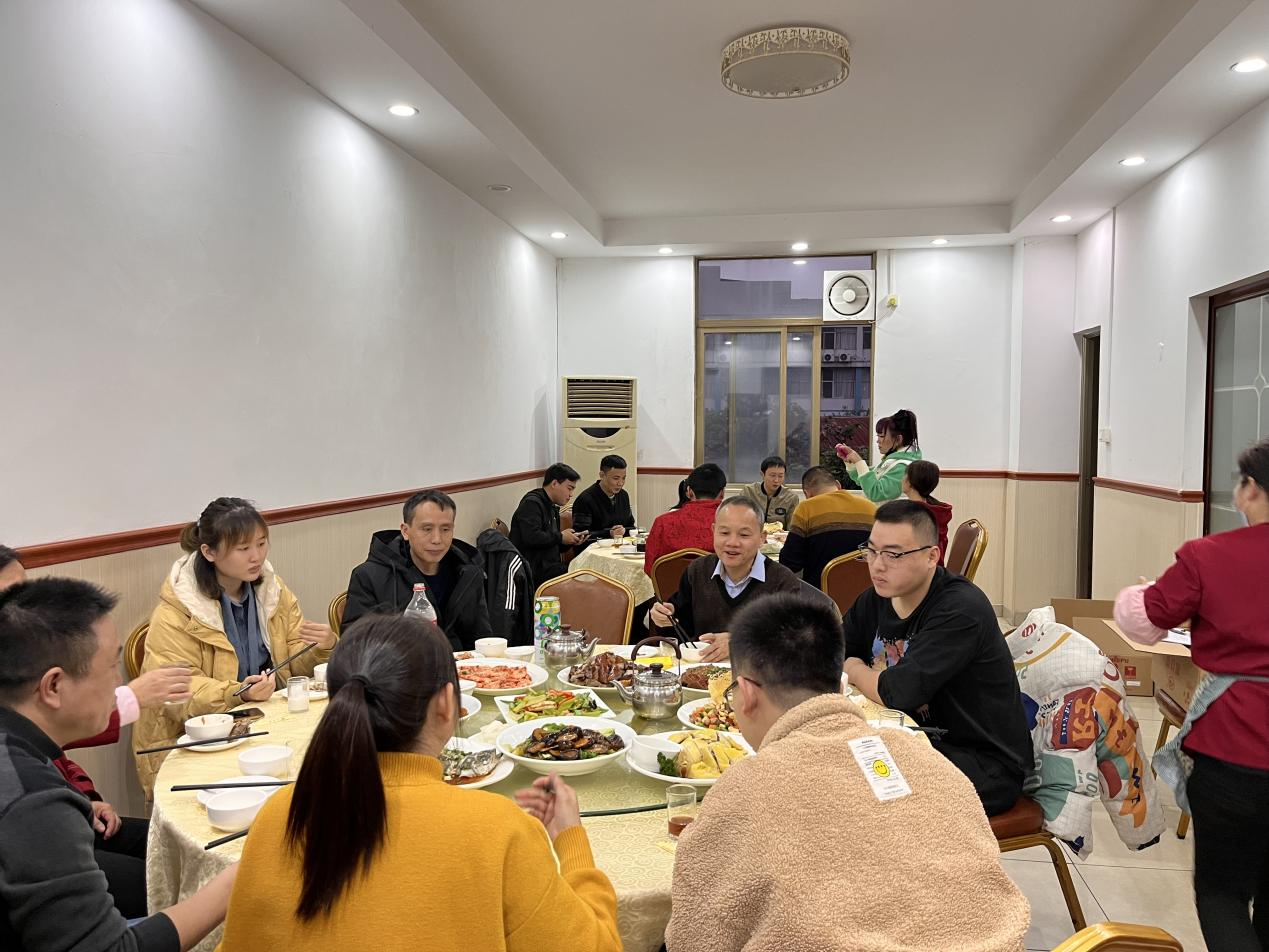 濃情（qíng）除夕夜，廣纜一家親|廣州電纜邀（yāo）異地留穗員工共進年夜飯（fàn）